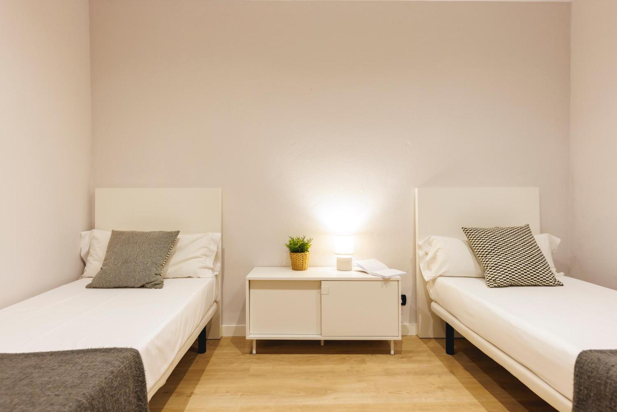 Bravissimo Apartaments Mora 4 ชีโรนา ภายนอก รูปภาพ
